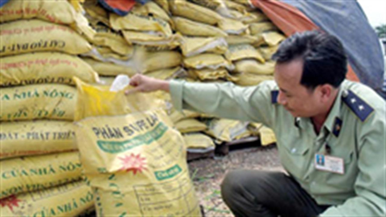 “Lộ mặt” hoạt động cấp phép “dởm” cho phân bón