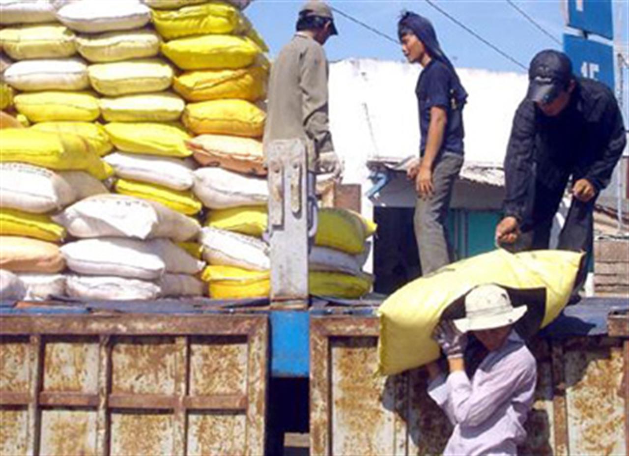 Đưa phân bón vào mặt hàng kinh doanh có điều kiện?