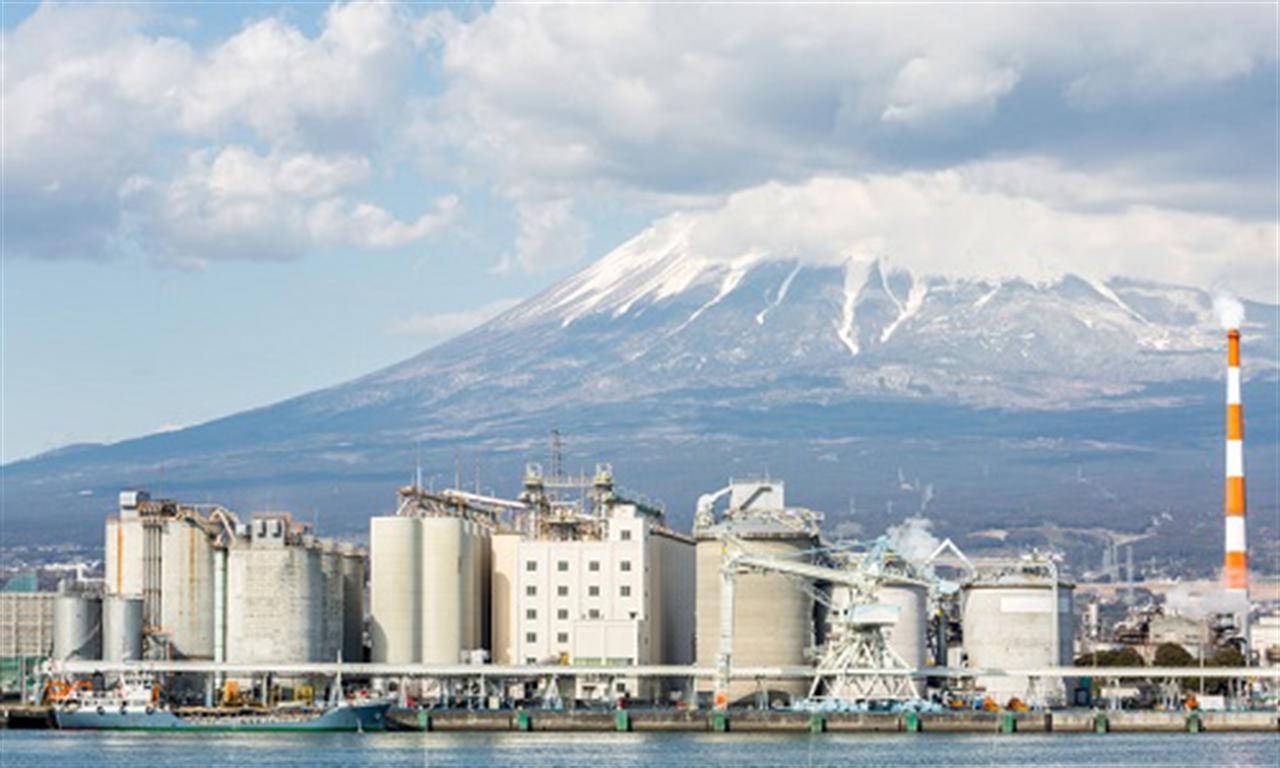 Công nghiệp hóa chất Nhật Bản chuyển hướng sang hóa chất chuyên dụng