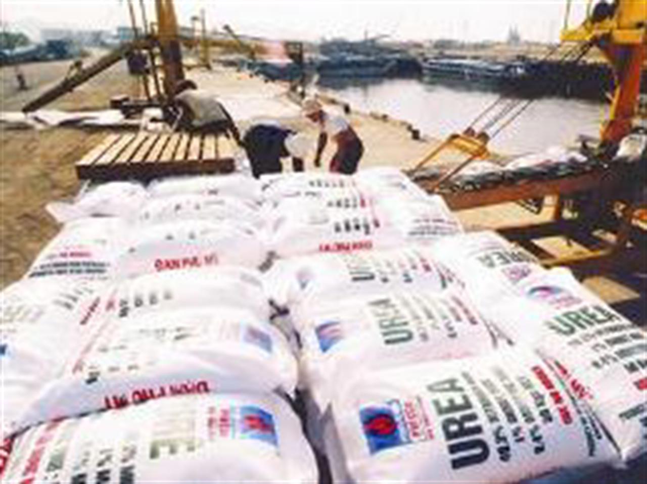 Giá phân bón lại "nhảy múa"
