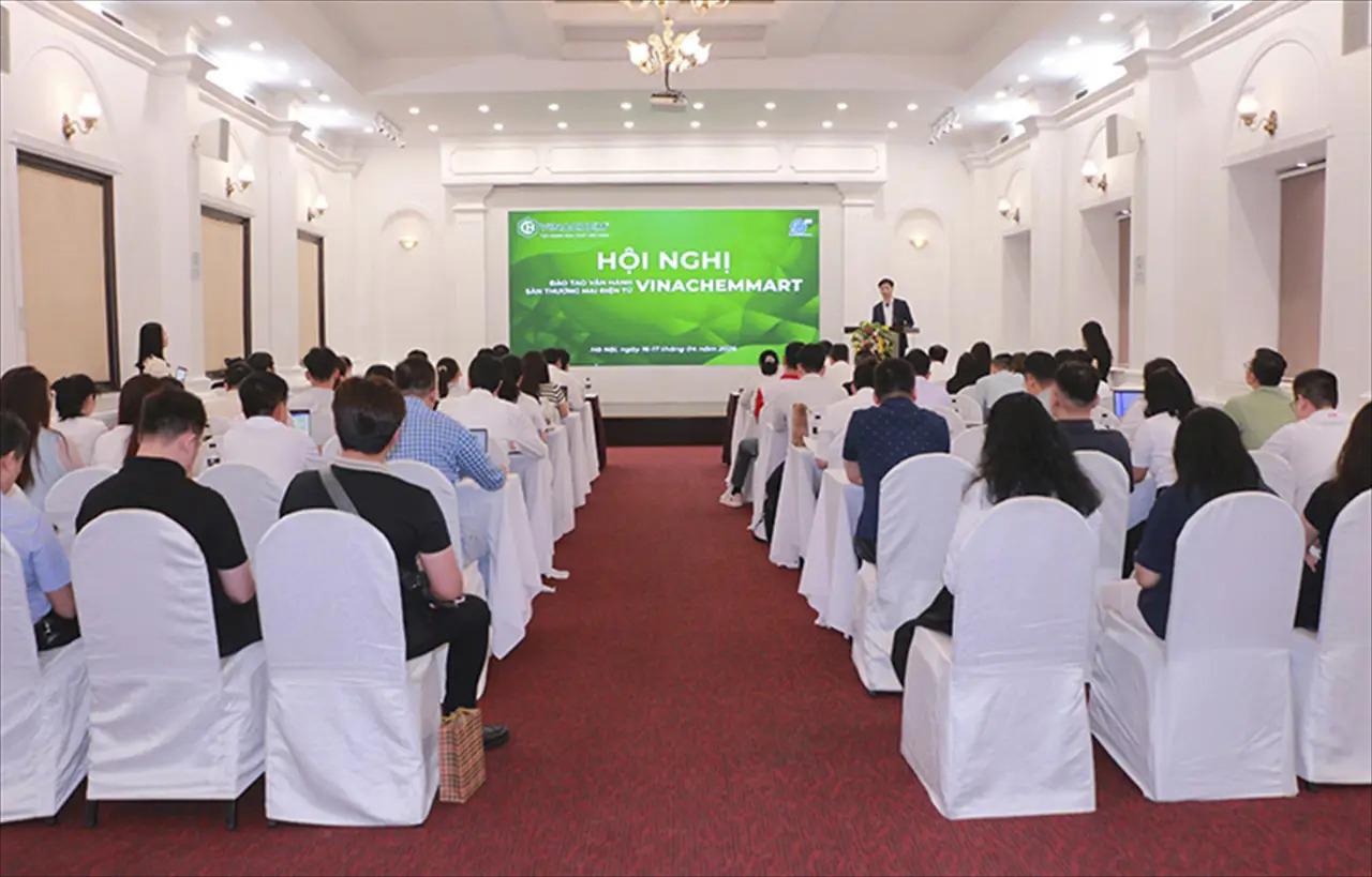 Vinachemmart E-Commerce Platform Operation Training Conference: Standardizing Processes, Advancing Strategic Vision