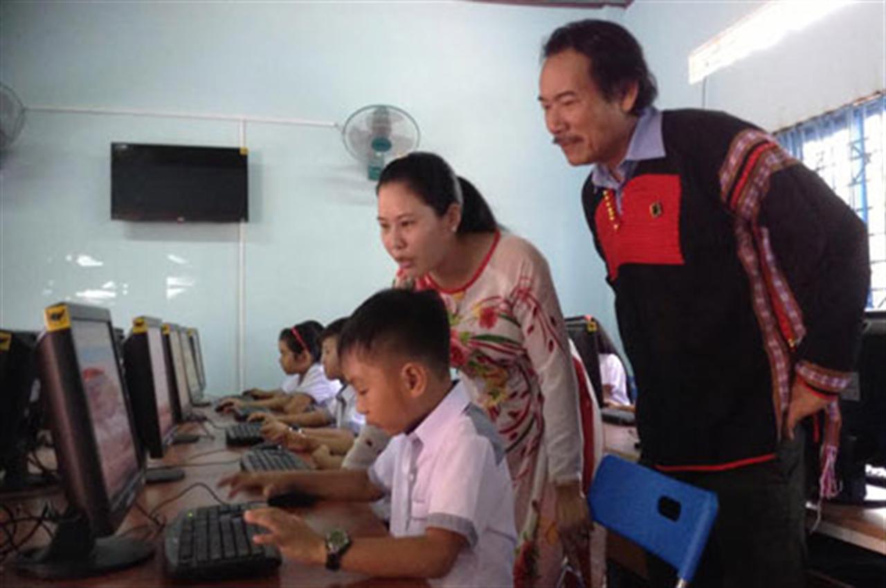 Bình Điền giúp nông dân làm nông nghiệp
