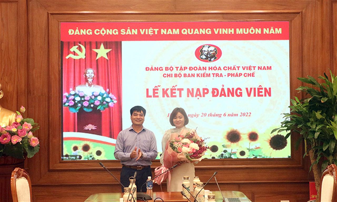 Chi bộ Ban Kiểm tra - Pháp chế tổ chức Lễ kết nạp Đảng viên mới