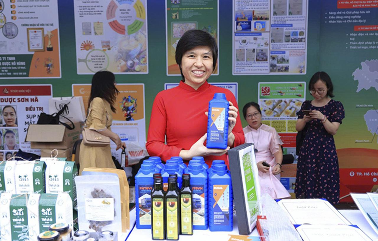 Nhà khoa học Vũ Thị Thu Hà với sáng chế làm lợi ước tính 110 tỷ đồng