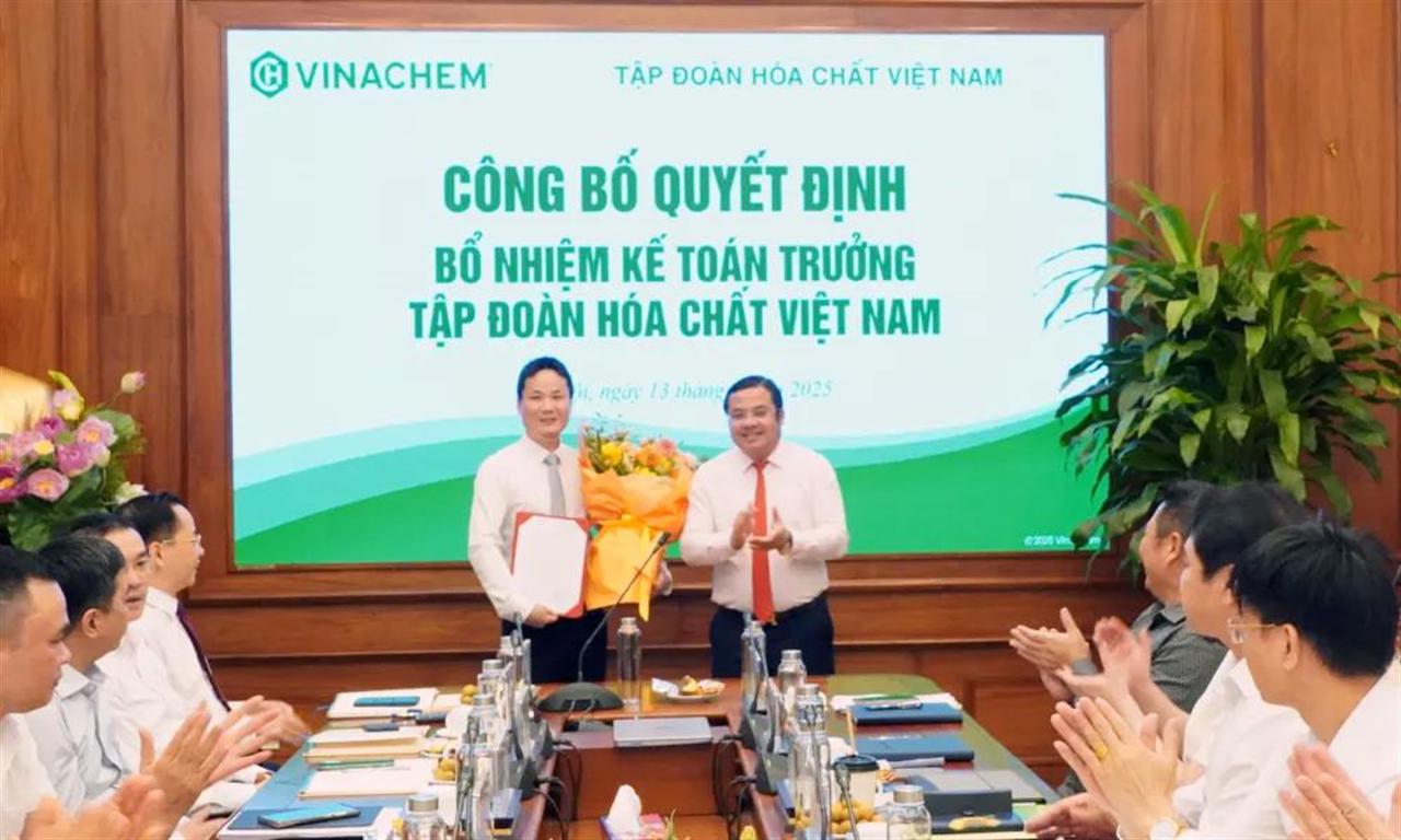 Công bố quyết định bổ nhiệm ông Trần Quốc Cương làm Kế toán Trưởng Tập đoàn Hóa chất Việt Nam