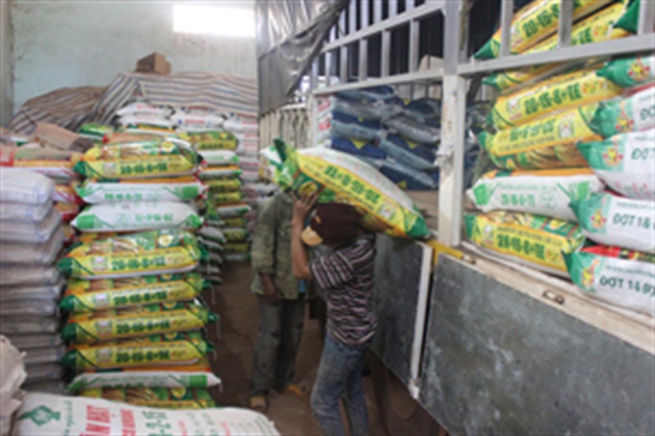 Nguồn cung phân bón dồi dào, giá giảm mạnh