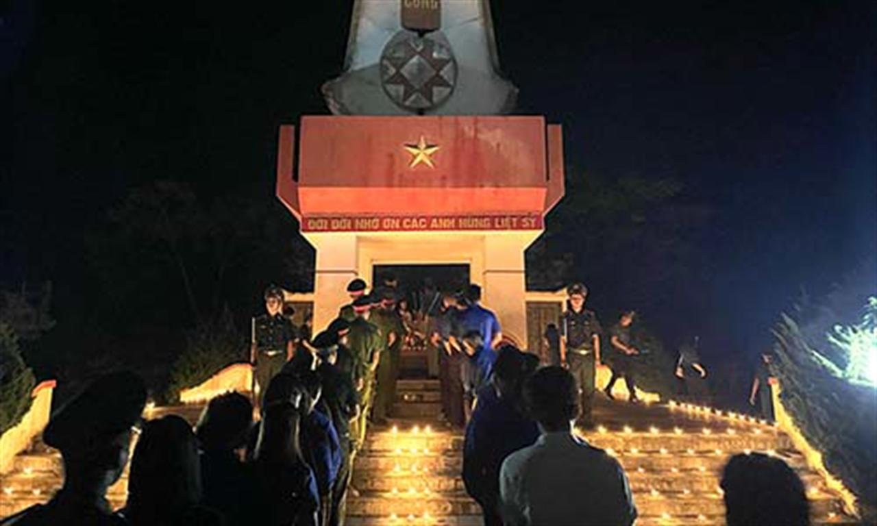 Tuổi trẻ Tập đoàn Hóa chất Việt Nam tổ chức lễ thắp nến tri ân các anh hùng liệt sĩ