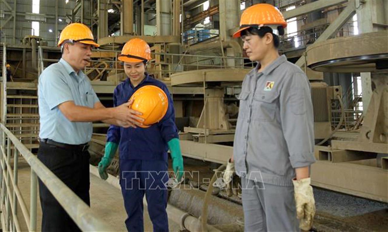 Apatit Việt Nam: Nhiều giải pháp nâng cao đời sống người lao động