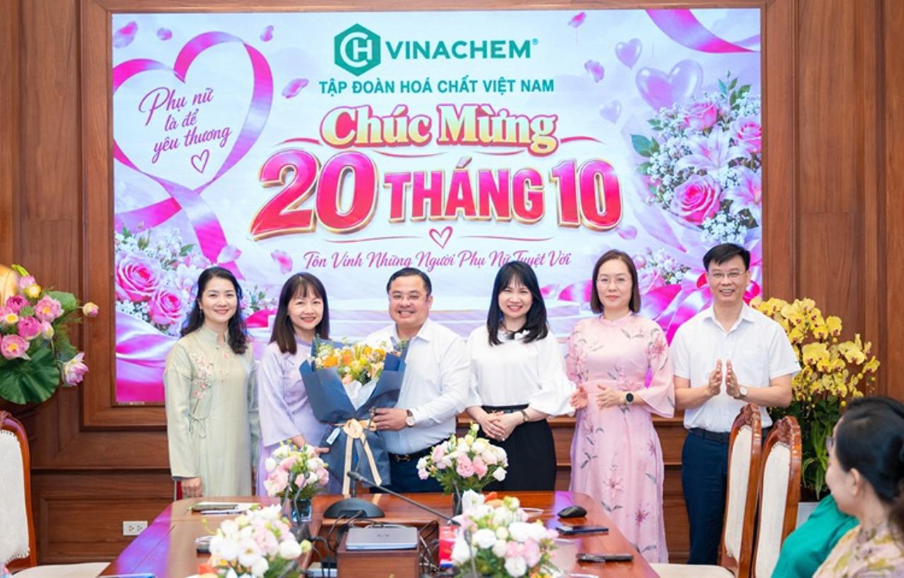 Lãnh đạo Tập đoàn Hóa chất Việt Nam gặp mặt nữ, cán bộ, công nhân viên, người lao động nhân Ngày Phụ nữ Việt Nam 20/10