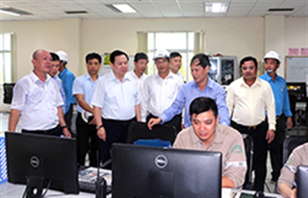 Chủ tịch Ủy ban QLV NN tại DN làm việc tại Công ty TNHH MTV Đạm Ninh Bình