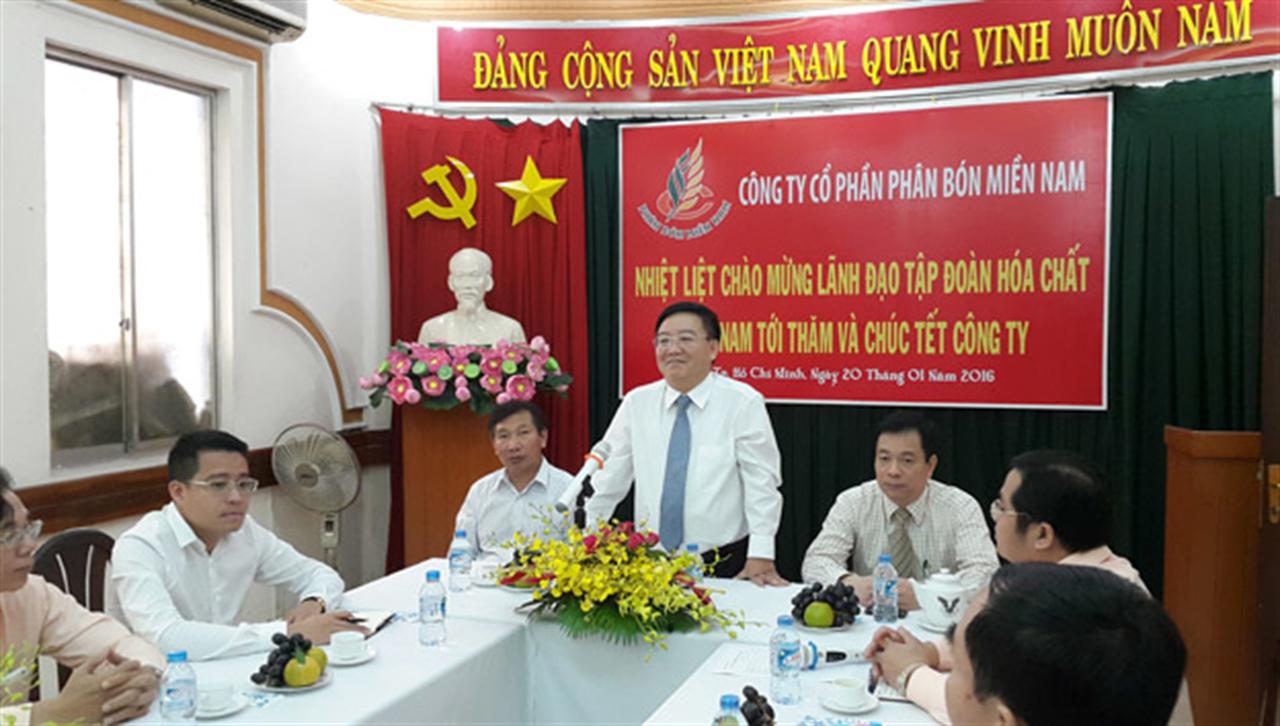 Lãnh đạo tập đoàn Hóa chất Việt Nam đến thăm và chúc Tết các đơn vị làm việc liên tục trong dịp Tết nguyên đán