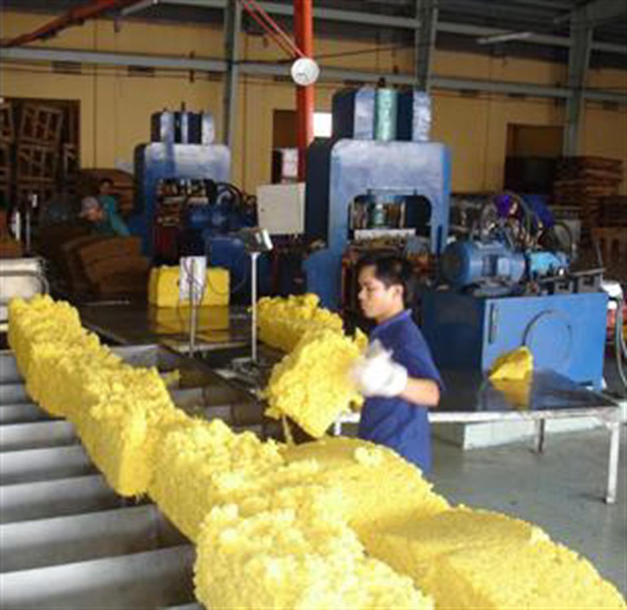 Xuất khẩu cao su mậu biên vẫn ách tắc