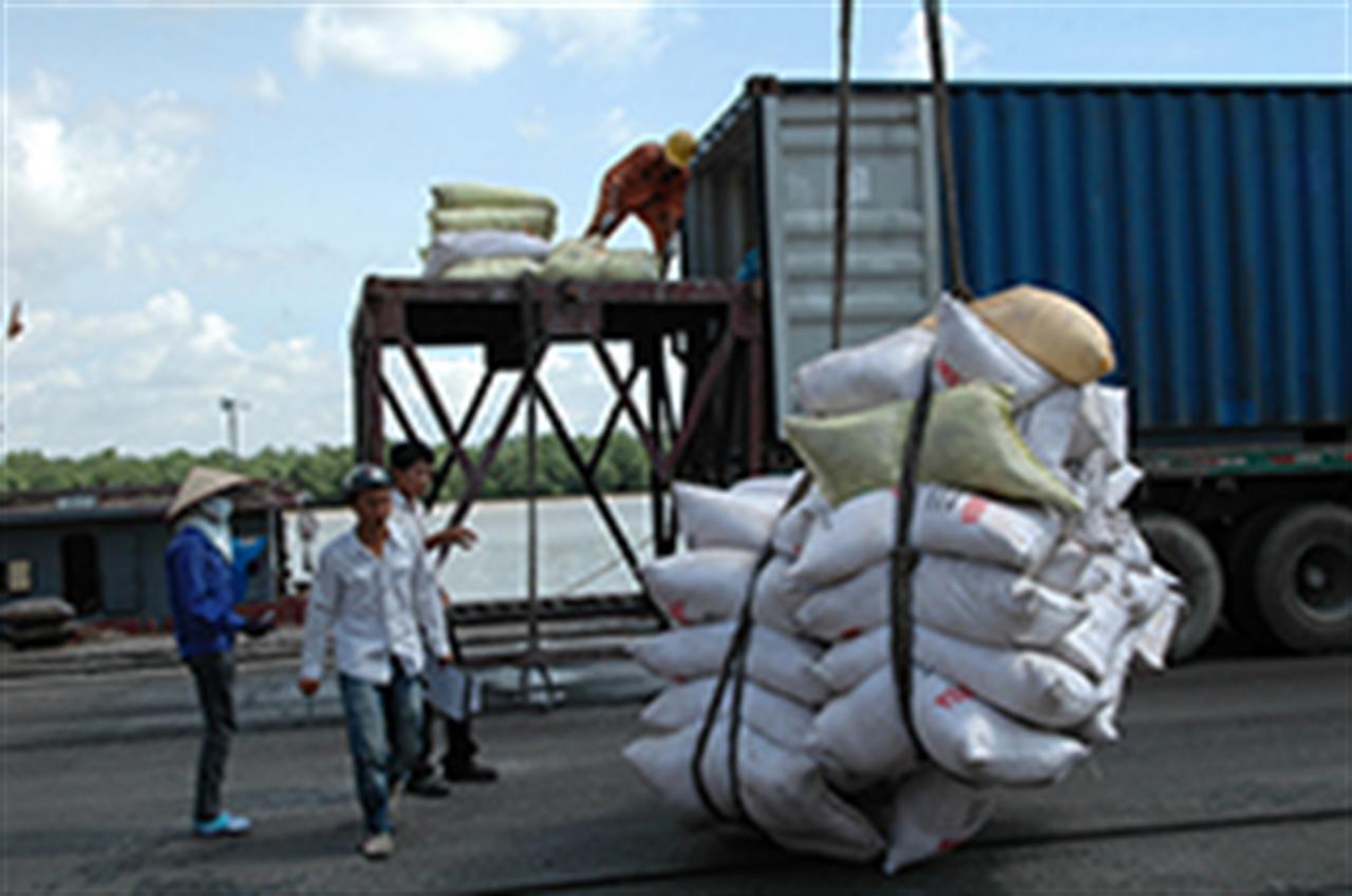 Phân bón nhập khẩu tăng- Doanh nghiệp chủ động gỡ khó