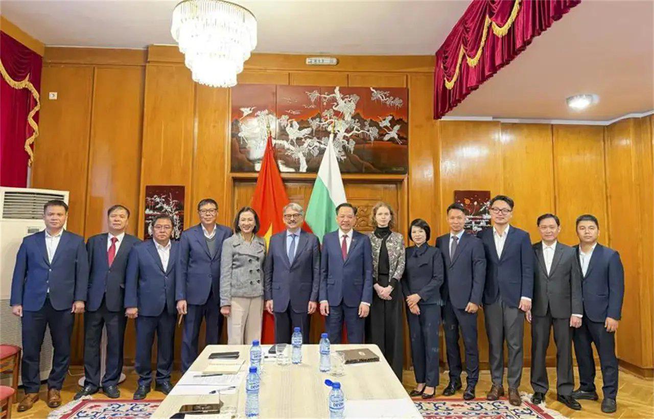 Vinachem promotes trade, industrial cooperation, and technology transfer in Bulgaria