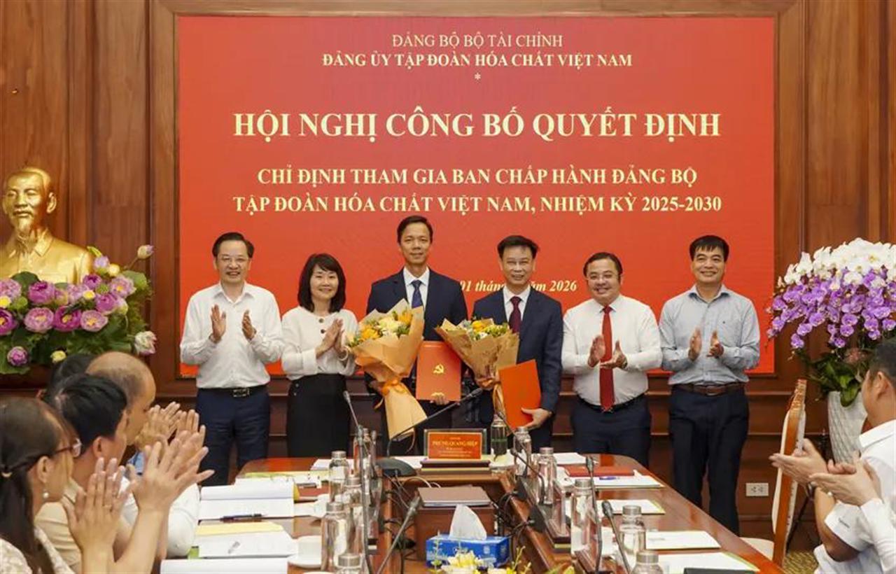 Đảng ủy Vinachem công bố quyết định chỉ định tham gia Ban Chấp hành Đảng bộ