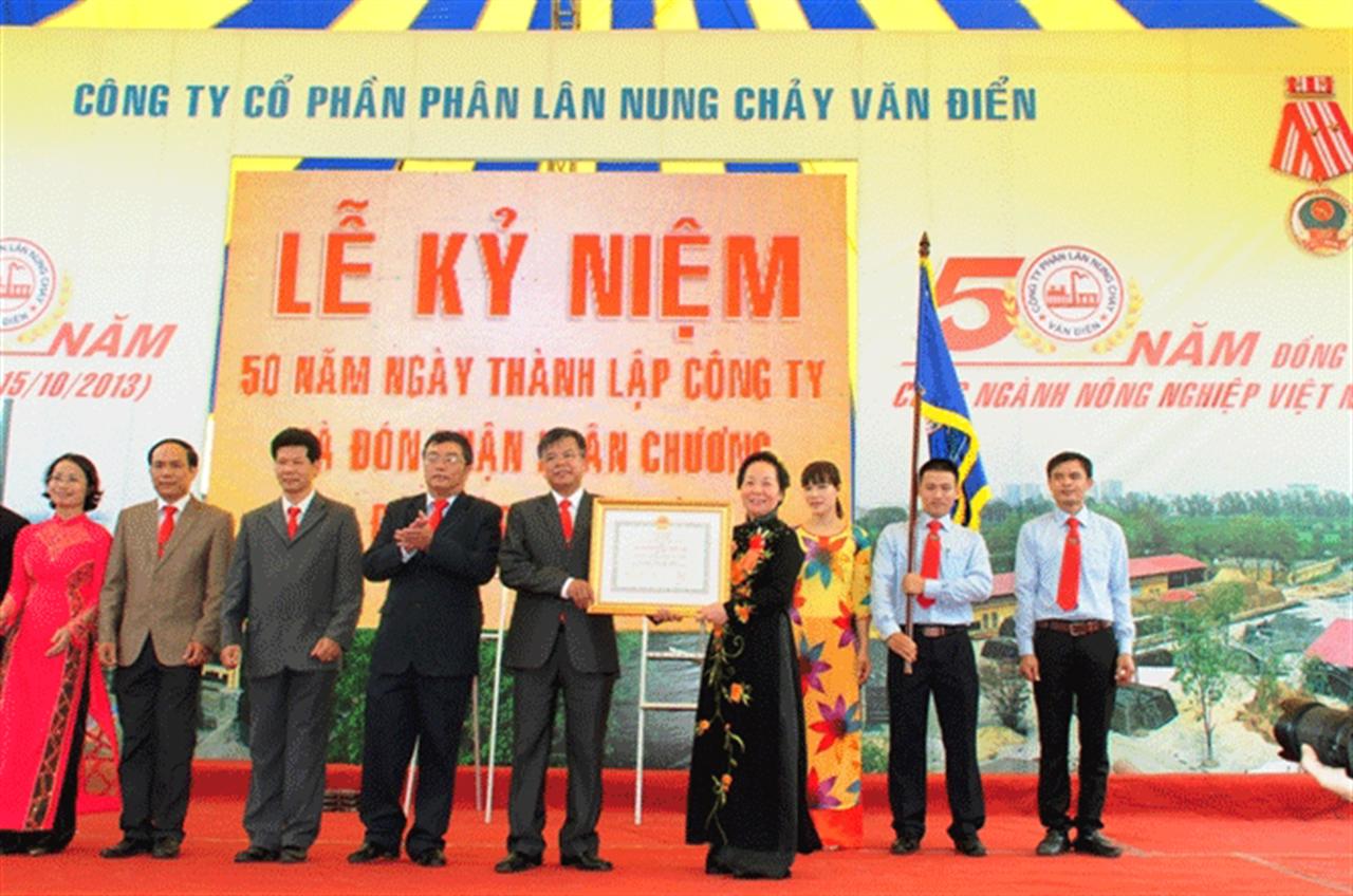 Công ty CP Phân lân Nung chảy Văn Điển: Đổi mới toàn diện, giữ vững thương hiệu