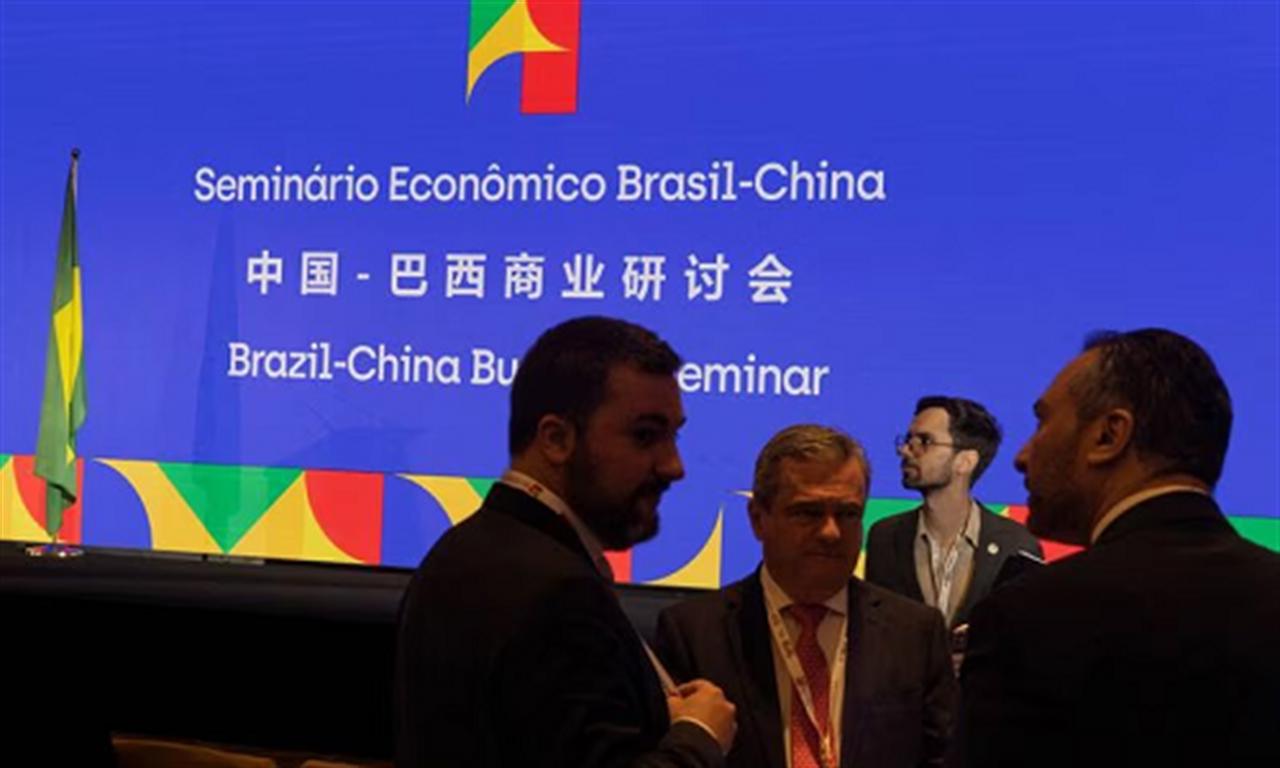 China and Brazil strike deal to use own currencies for trade instead of dollar