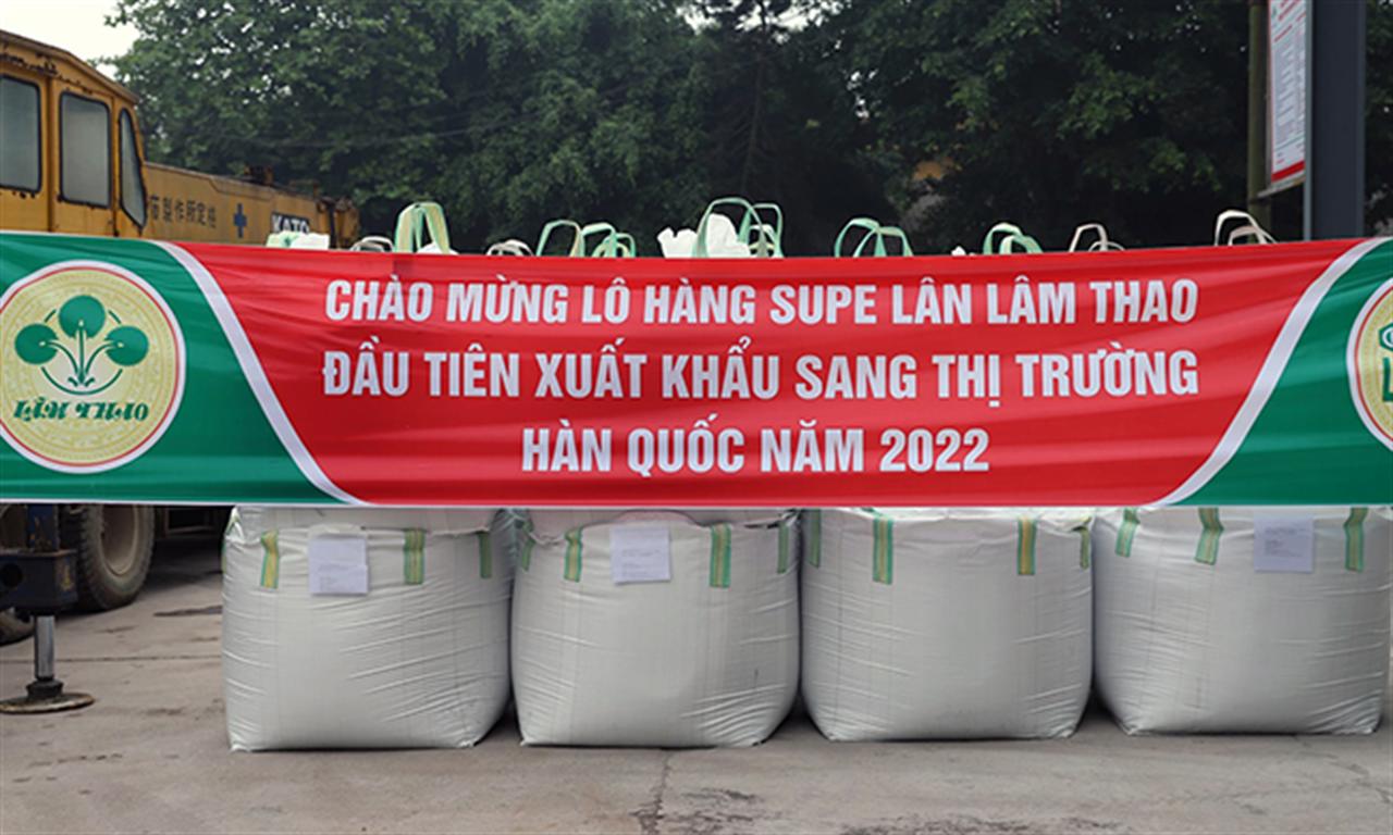 Giá phân bón tăng cao, doanh nghiệp tranh thủ xuất khẩu hàng trăm tấn đi Hàn Quốc, Nhật Bản