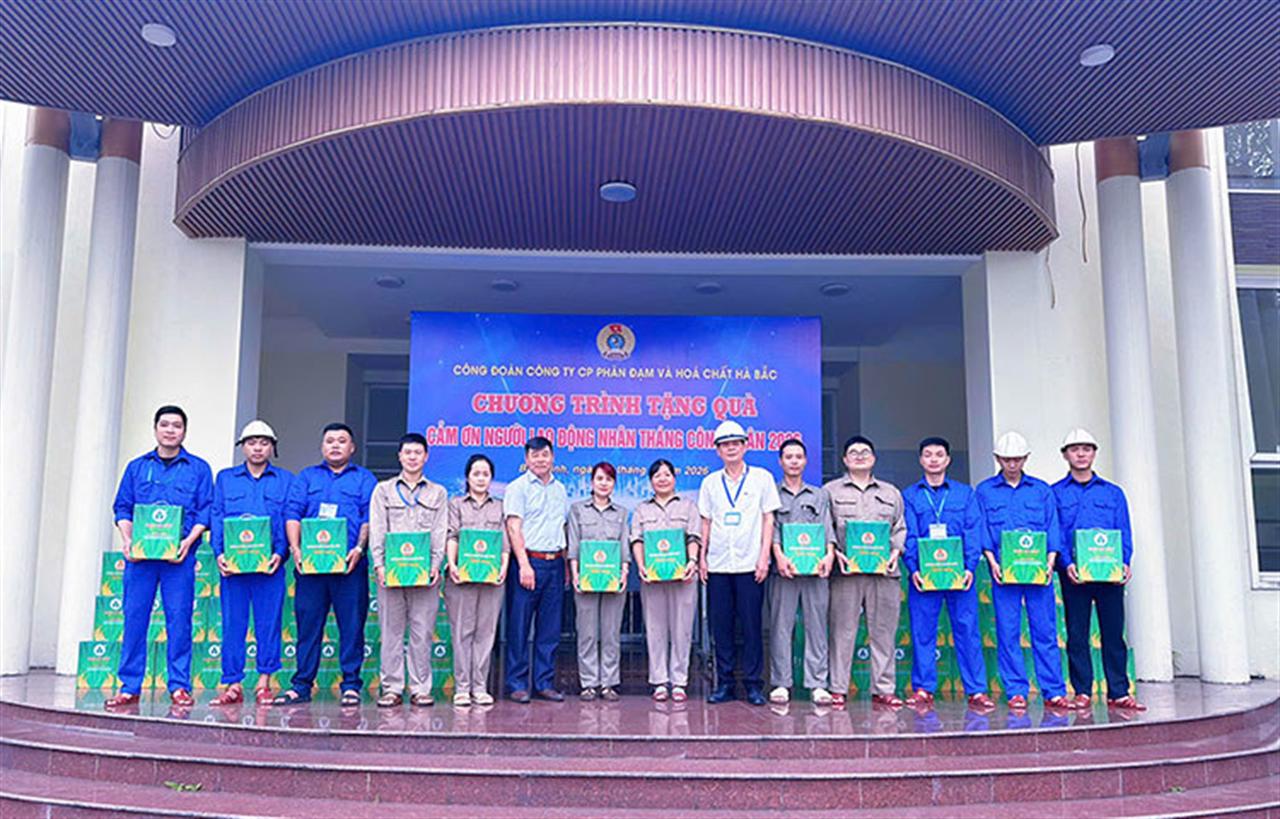 Ha Bac Nitrogenous Fertilizer JSC Expresses Appreciation to Employees for Workers’ Month