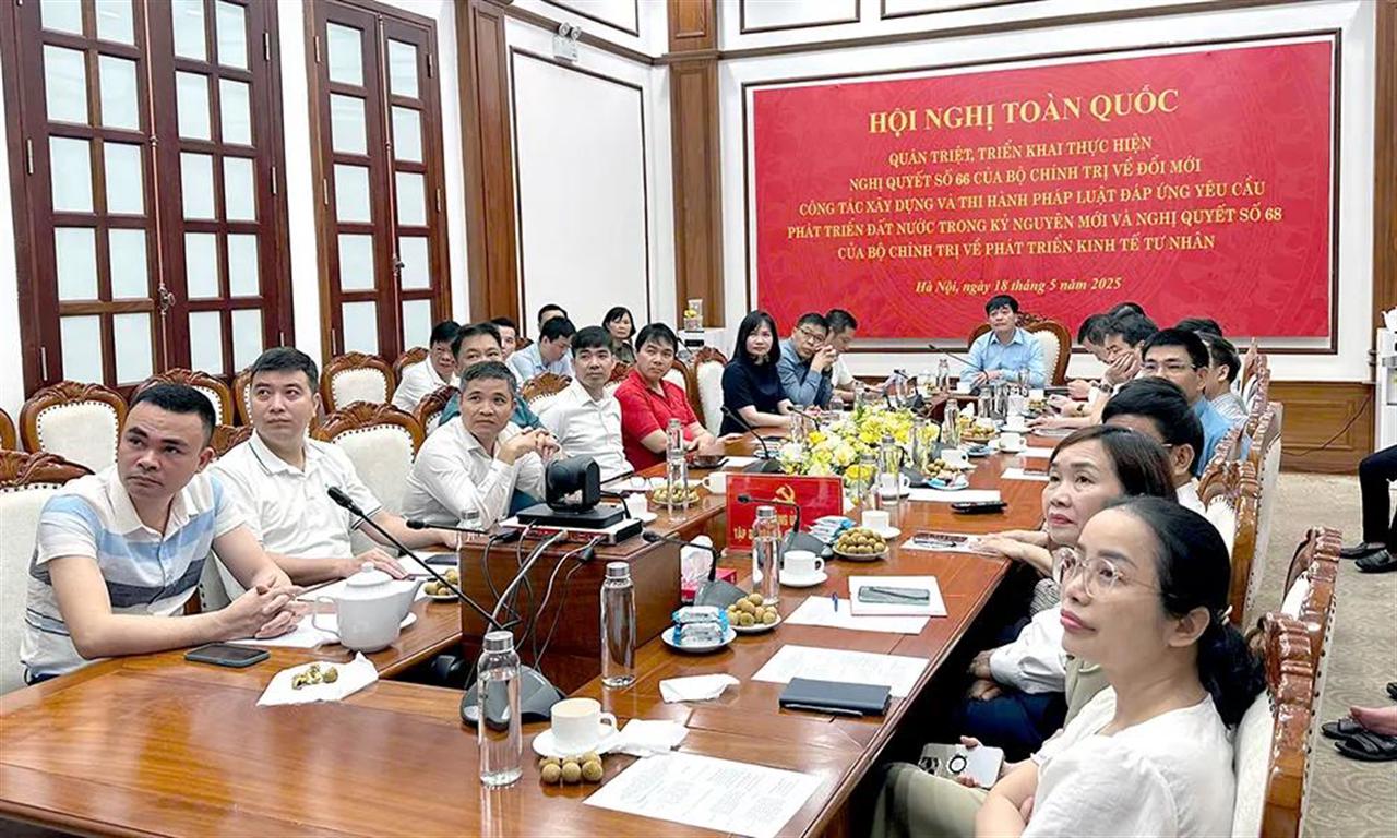 Đảng ủy VINACHEM tham dự Hội nghị toàn quốc quán triệt, triển khai thực hiện Nghị quyết số 66 và Nghị quyết số 68 của Bộ Chính trị