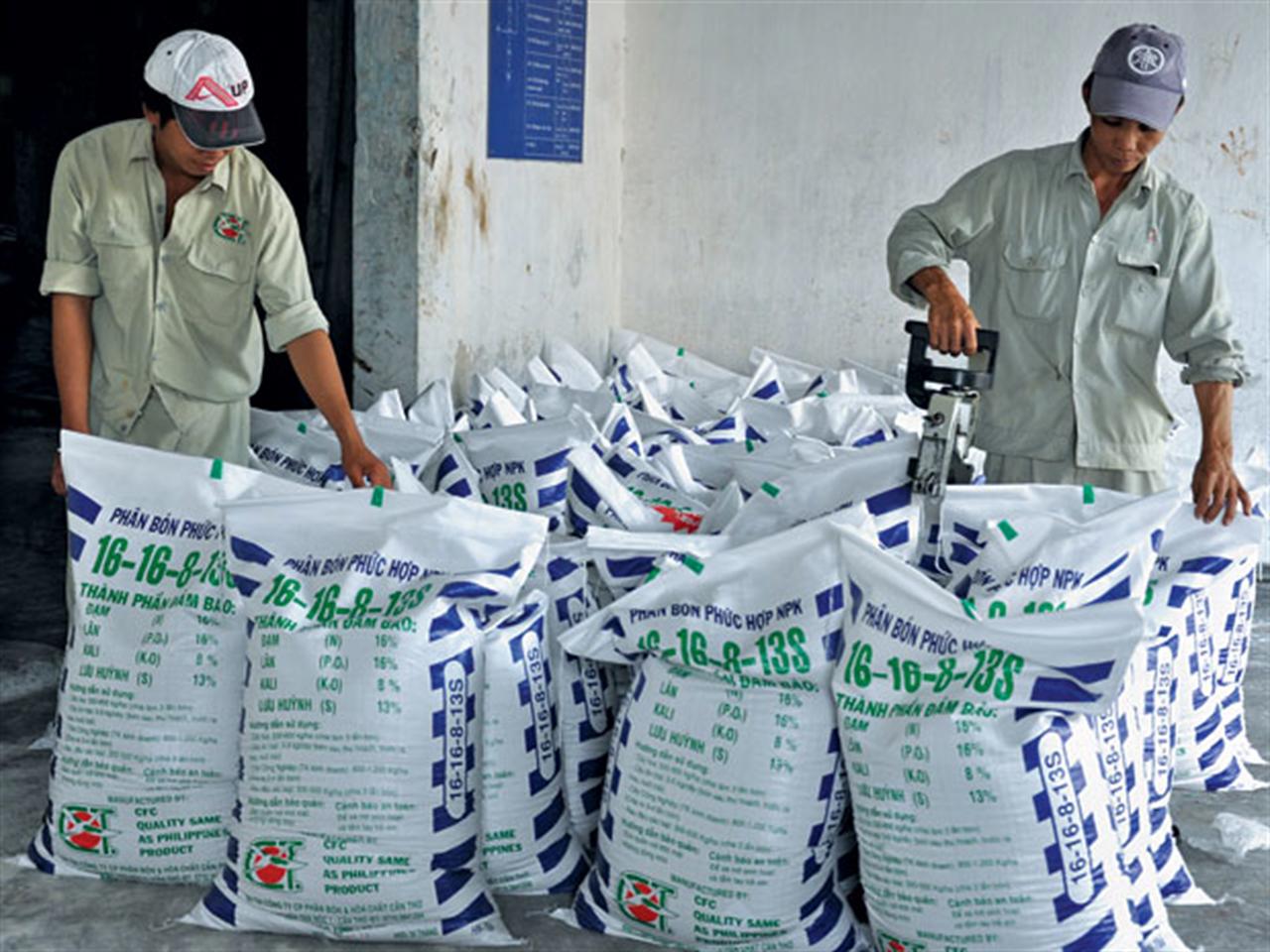 Phân bón phía Bắc tăng giá mạnh