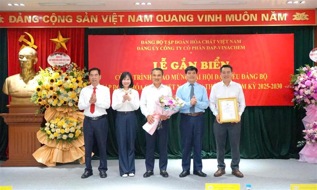 Lễ gắn biển công trình chào mừng Đại hội Đảng bộ Tập đoàn Hóa chất Việt Nam lần thứ IV, nhiệm kỳ 2025–2030