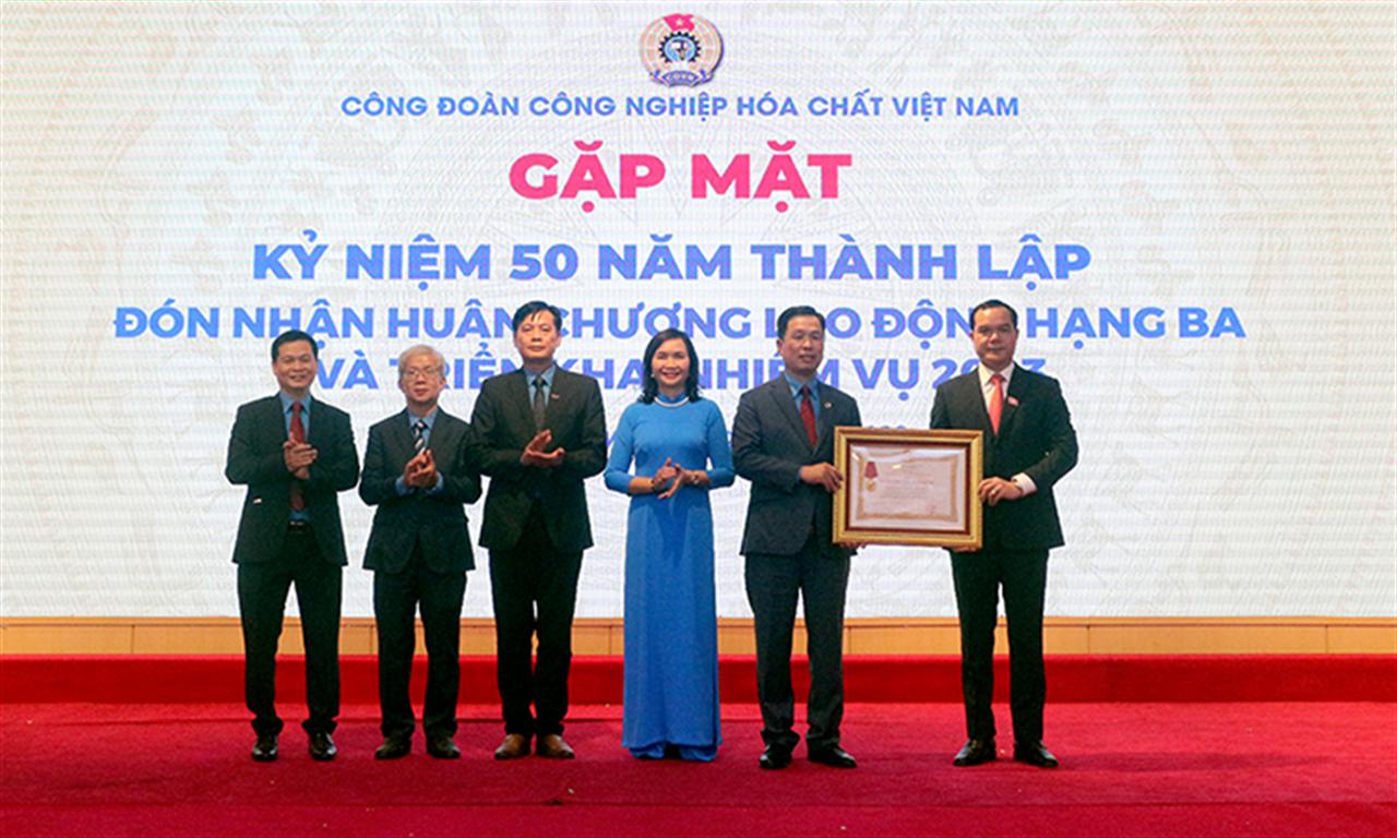 Công đoàn Công nghiệp Hóa chất Việt Nam: Gặp mặt Kỷ niệm 50 năm ngày thành lập và đón nhận Huân chương lao động hạng Ba