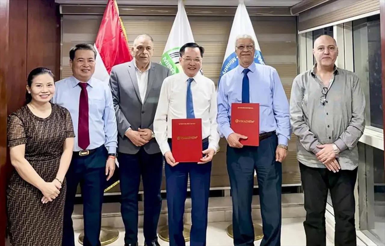 Vinachem Establishes Partnership with Egypt’s Leading State-Owned Apatite Enterprise