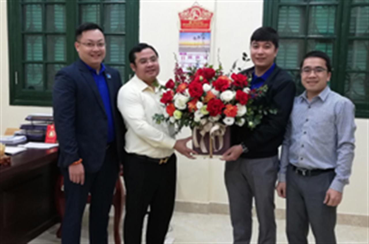 VINACHEM: Lãnh đạo Tập đoàn, Công đoàn Công nghiệp tặng hoa chúc mừng Đoàn Thanh niên