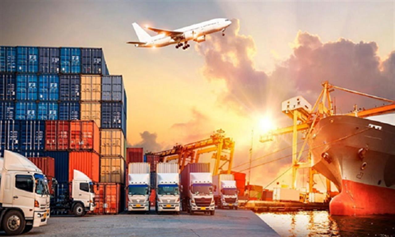 Viet Nam runs trade surplus of US$13.25 bln by mid-July