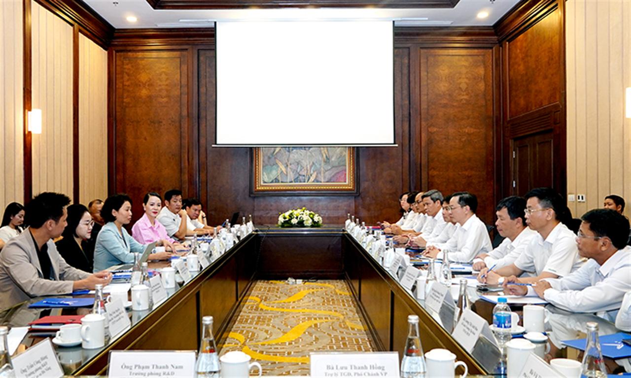 Đoàn công tác Tập đoàn Hóa chất Việt Nam thăm và làm việc tại nhà máy VinFast (Tập đoàn Vingroup)