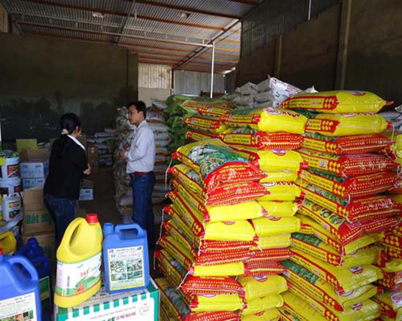 Thị trường phân bón đa dạng, nông dân khó lựa chọn