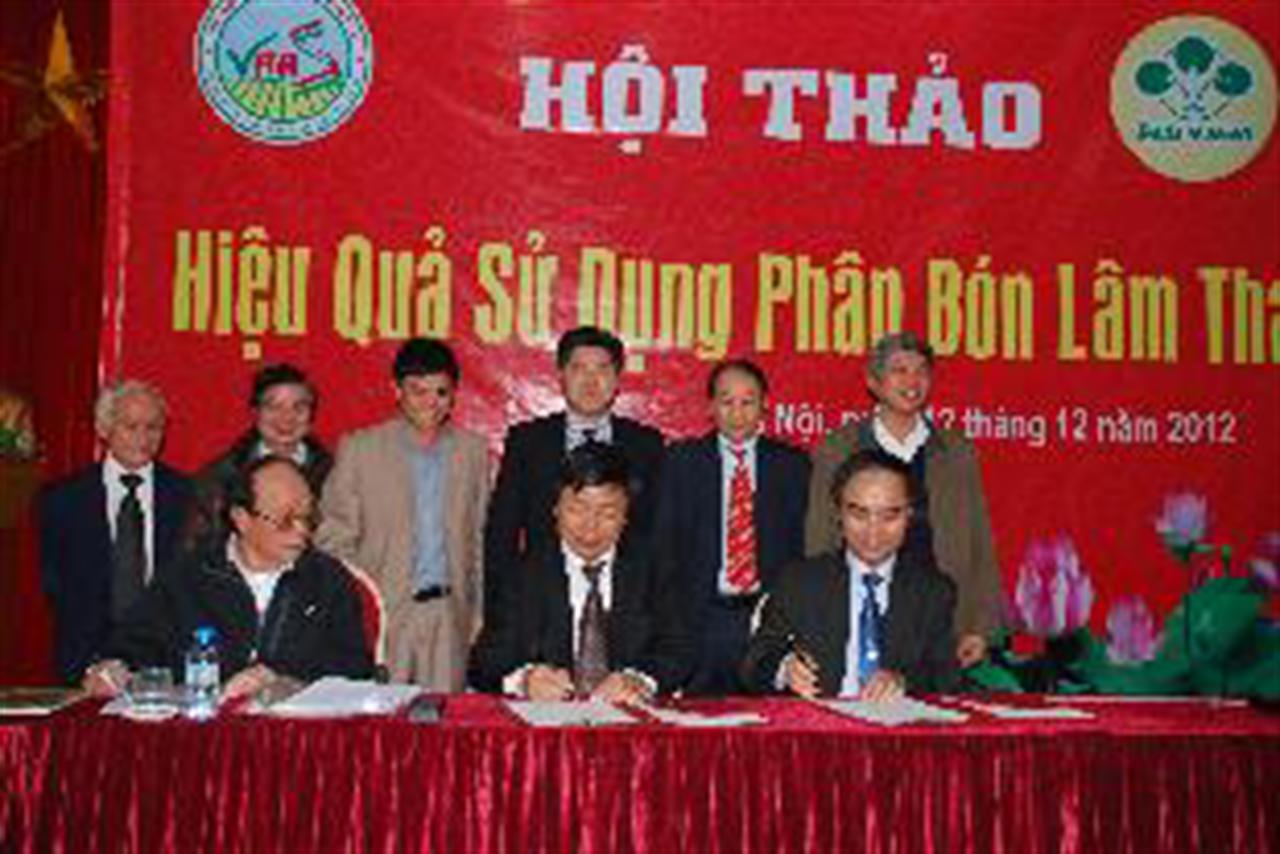 Hợp tác giữa Viện KHNN Việt Nam và Cty CP Supe PP & HC Lâm Thao
