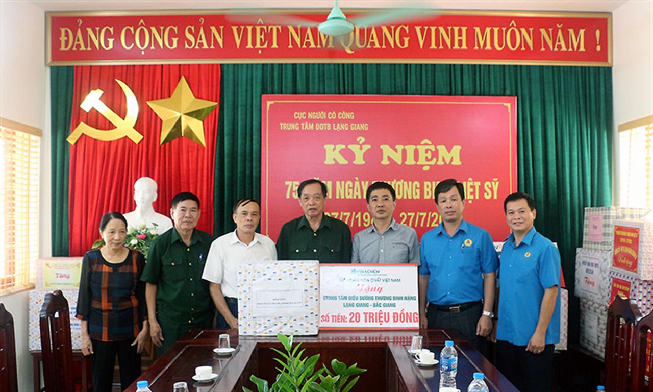 Tập đoàn Hóa chất Việt Nam thăm, tặng quà Trung tâm Điều dưỡng Thương binh Lạng Giang nhân ngày 27/7