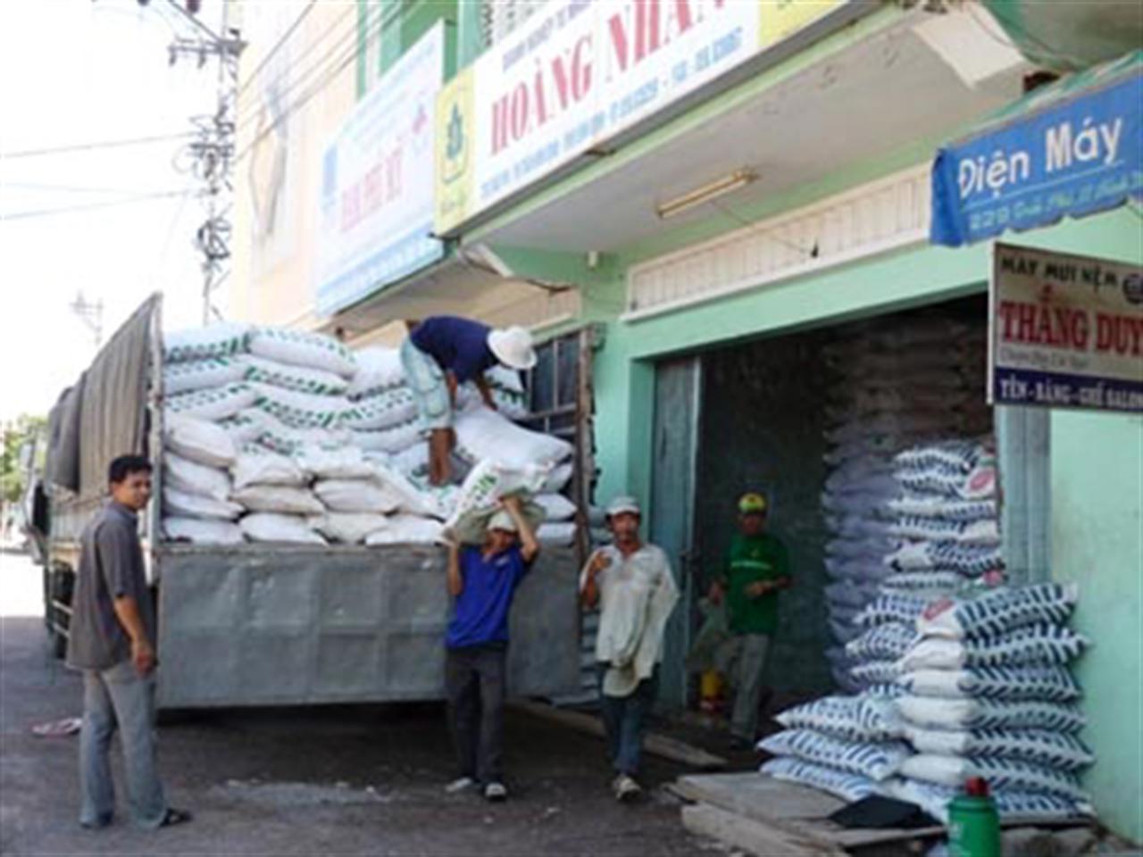 Bình Định: “Sốt” giá phân bón