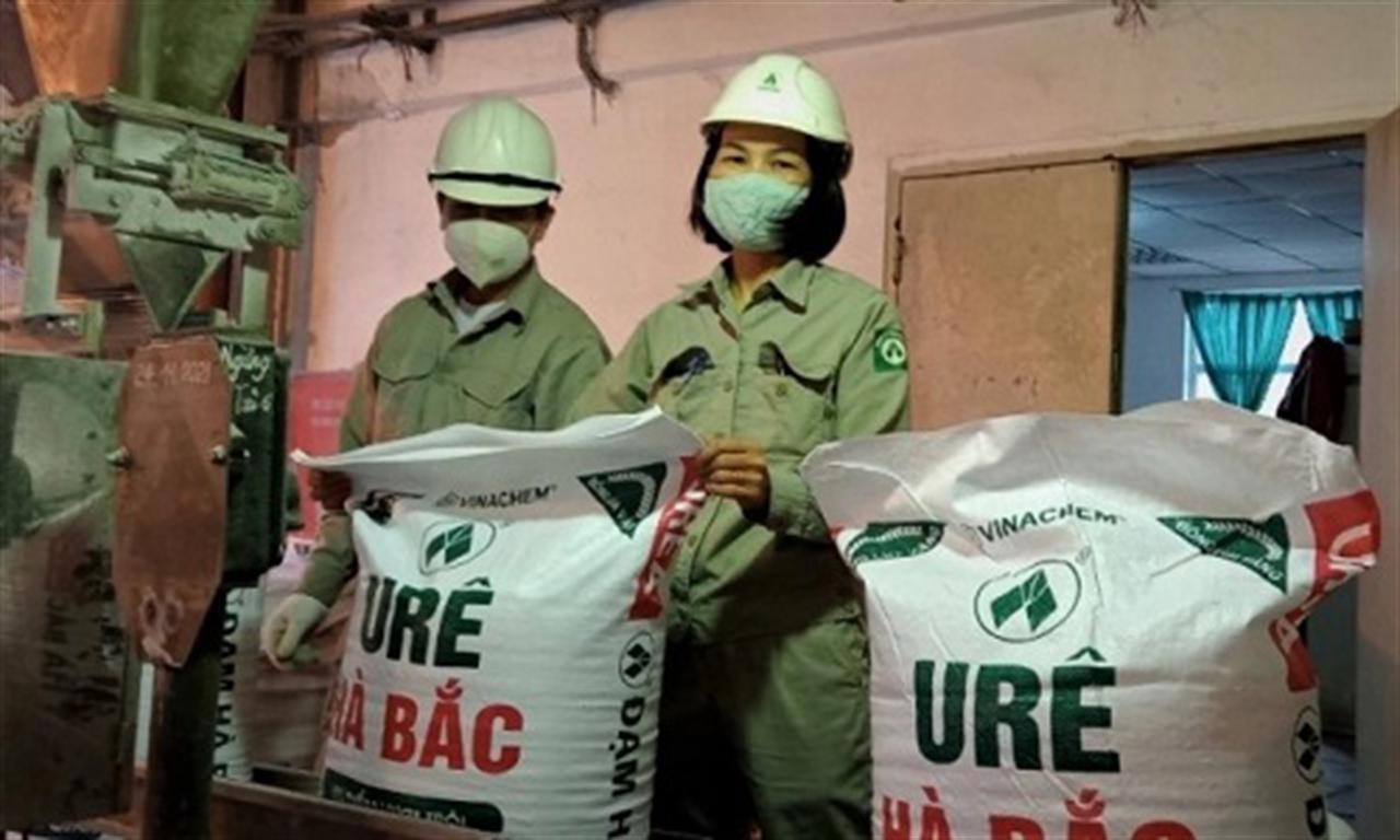 Falling price of domestic fertiliser causes headaches for producers