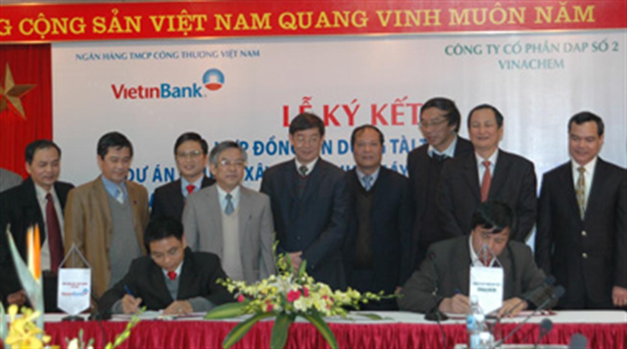 Ký hợp đồng vốn tín dụng cho dự án xây dựng Nhà máy DAP số 2
