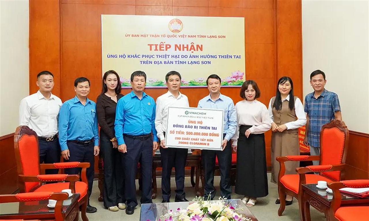 Tập đoàn Hóa chất Việt Nam trao tặng, ủng hộ đồng bào bị ảnh hưởng do lũ tại các tỉnh Bắc Ninh, Lạng Sơn