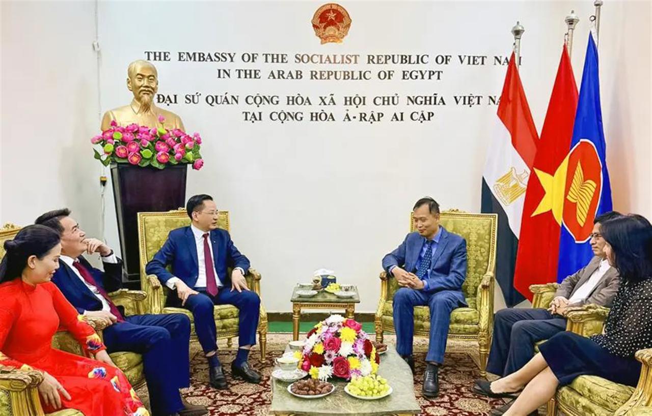 Mở đường vào thị trường Ai Cập: Tổng Giám đốc Vinachem làm việc với Đại sứ Việt Nam tại Ai Cập