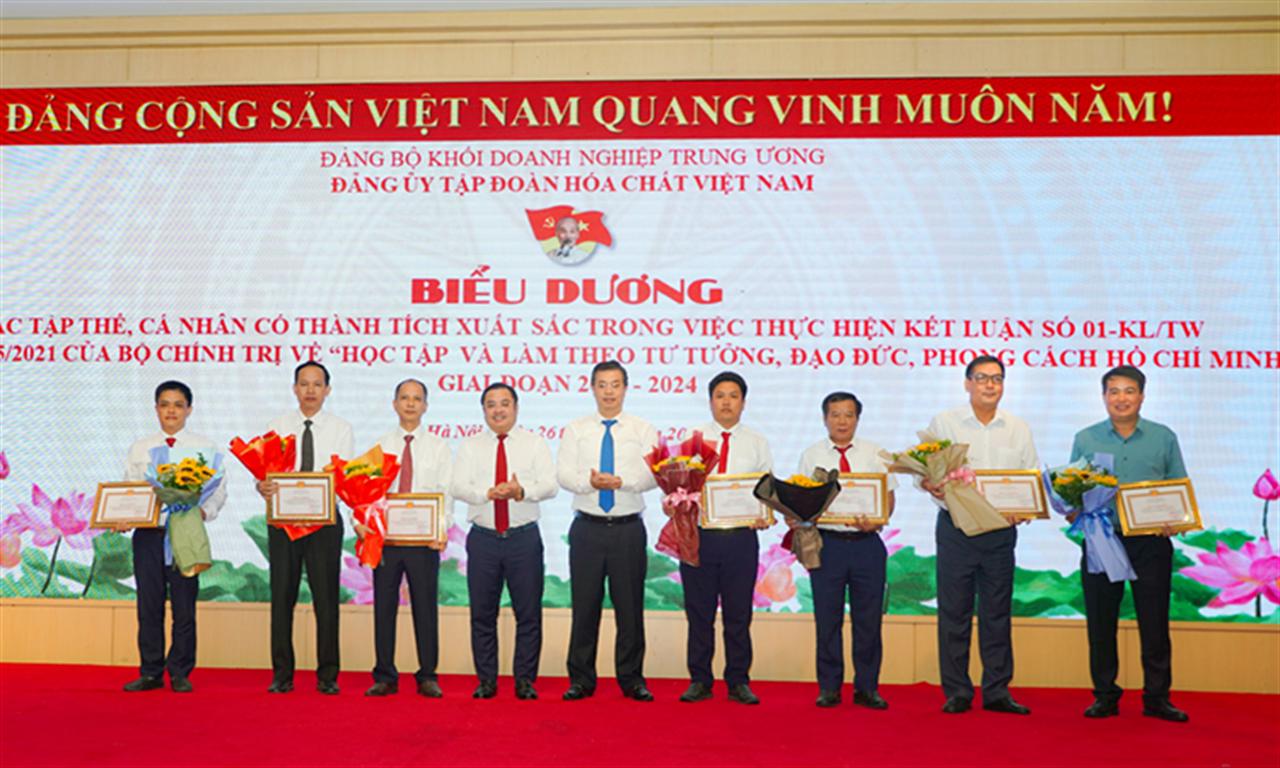 Đảng ủy VINACHEM: Hội nghị sơ kết 03 năm thực hiện Kết luận số 01-KL/TW và Nói chuyện chuyên đề về học tập và làm theo Bác