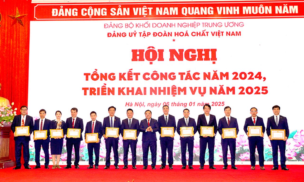 Hội nghị Tổng kết công tác Đảng năm 2024, triển khai nhiệm vụ năm 2025