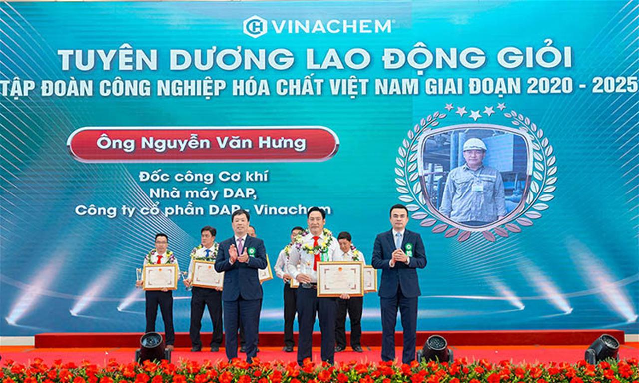 Hành trình từ xưởng máy đến danh hiệu “Chiến sĩ thi đua”