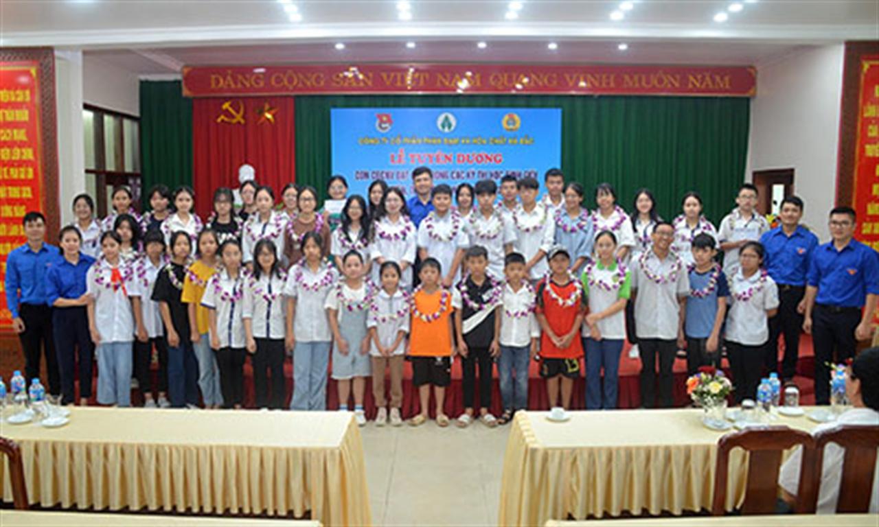 Đạm Hà Bắc: Tuyên dương, khen thưởng con CBCNV đạt giải trong các kỳ thi