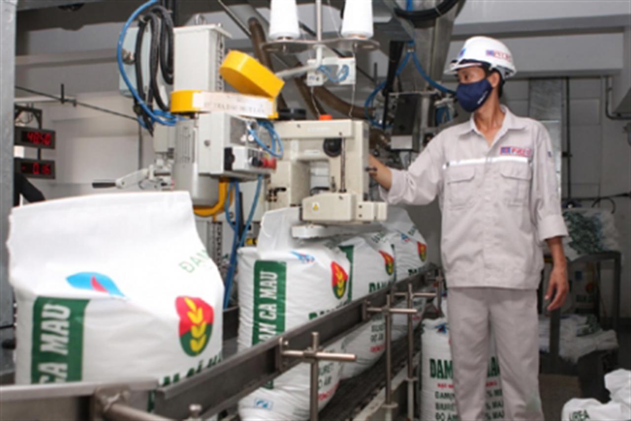 Phân đạm: Nội dư cung, ngoại ép giá