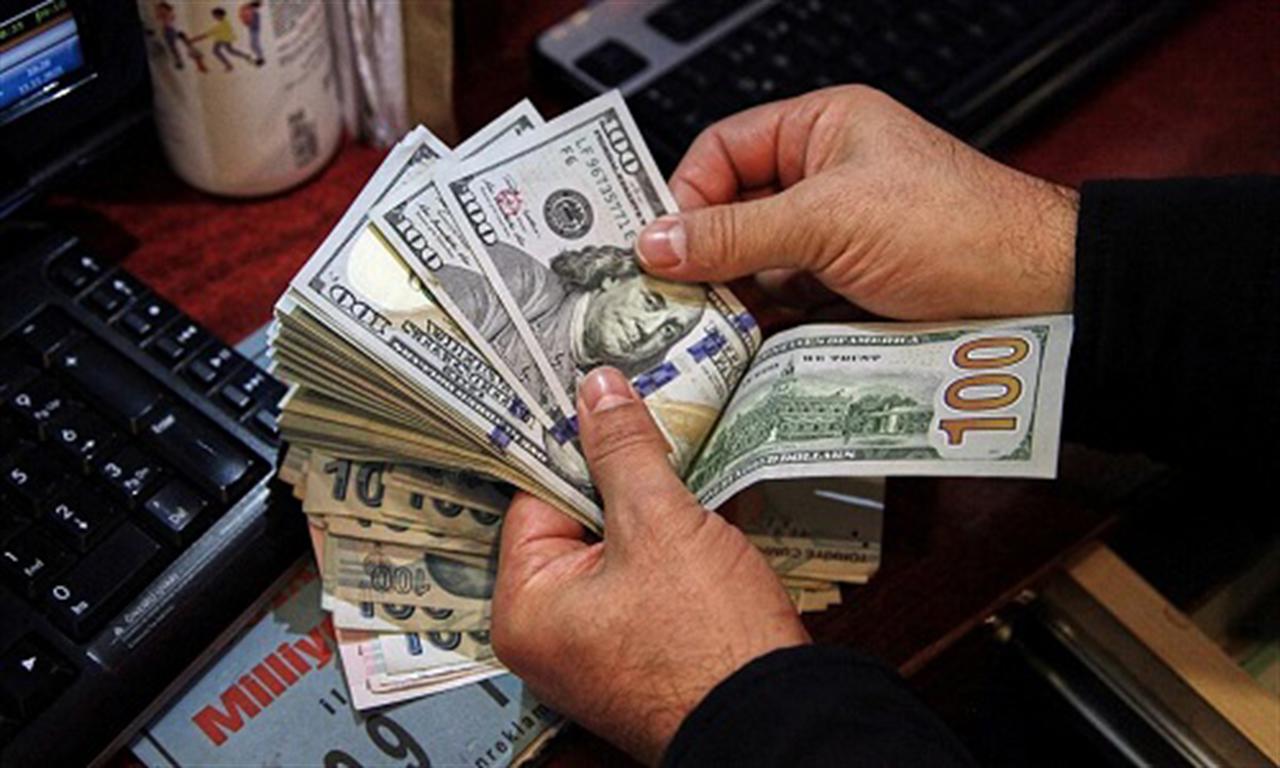 Dollar rises against dong