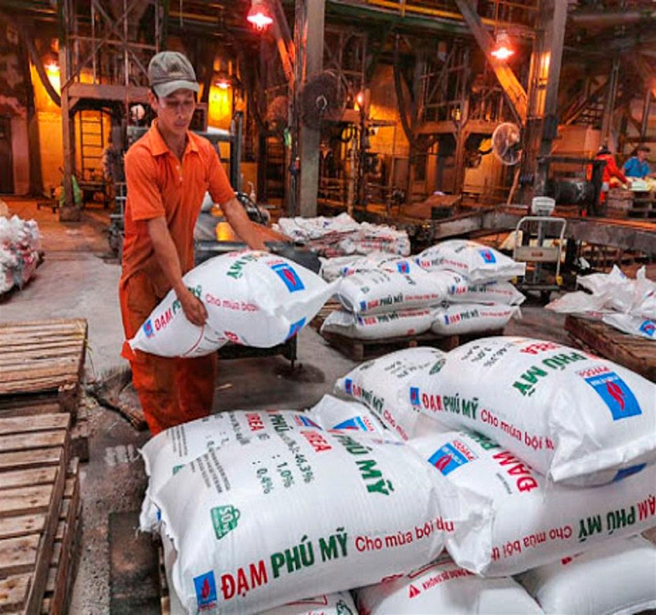 Giảm xuất khẩu để bình ổn giá phân bón hè thu 2021