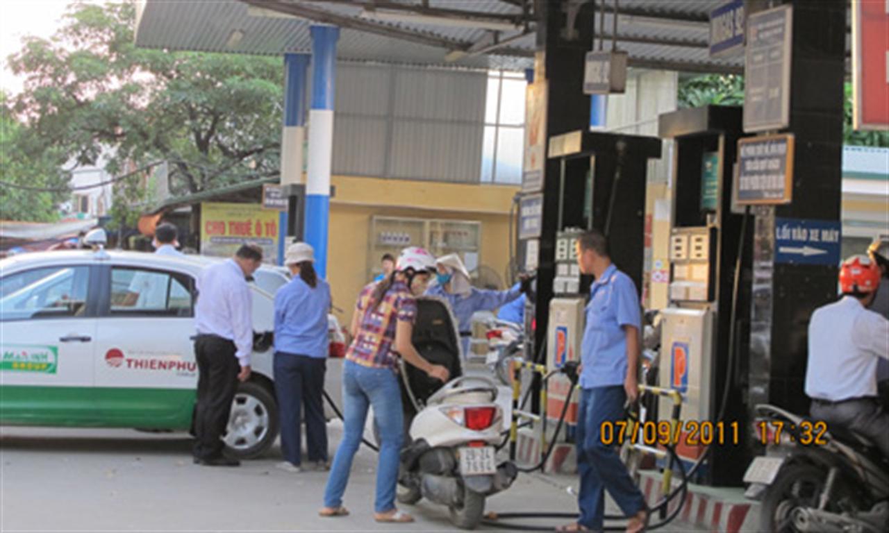 Xăng dầu muốn tăng 800 - 1000 đồng/lít