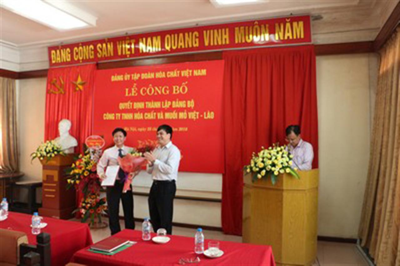 Thành lập Đảng bộ Công ty TNHH hoá chất và muối mỏ Việt Lào