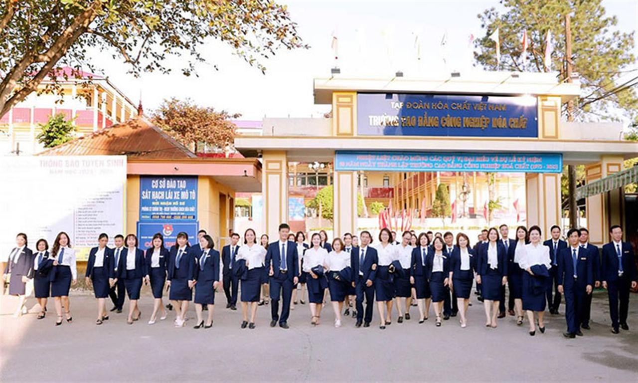 TRƯỜNG CAO ĐẲNG CÔNG NGHIỆP HÓA CHẤT VÀ VIỆN HÓA HỌC CÔNG NGHIỆP VIỆT NAM: SỰ KẾT NỐI TỪ GIẢNG ĐƯỜNG ĐẾN PHÒNG THÍ NGHIỆM