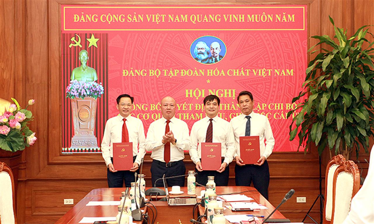 Hội nghị Công bố Quyết định thành lập Chi bộ Các cơ quan tham mưu, giúp việc cấp ủy